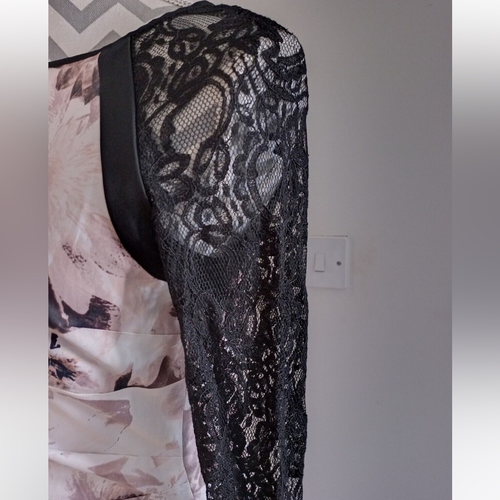Karen Millen Black Lace long sleeve floral pencil midi dress - Picture 14 of 14